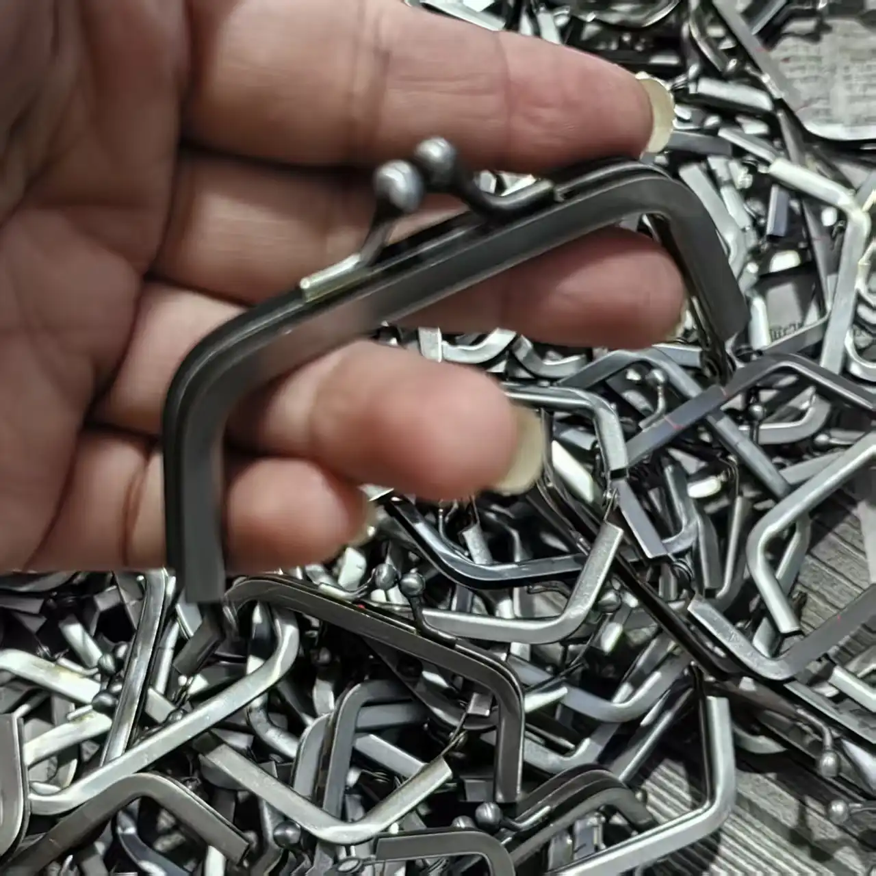  kiss lock metal frame
