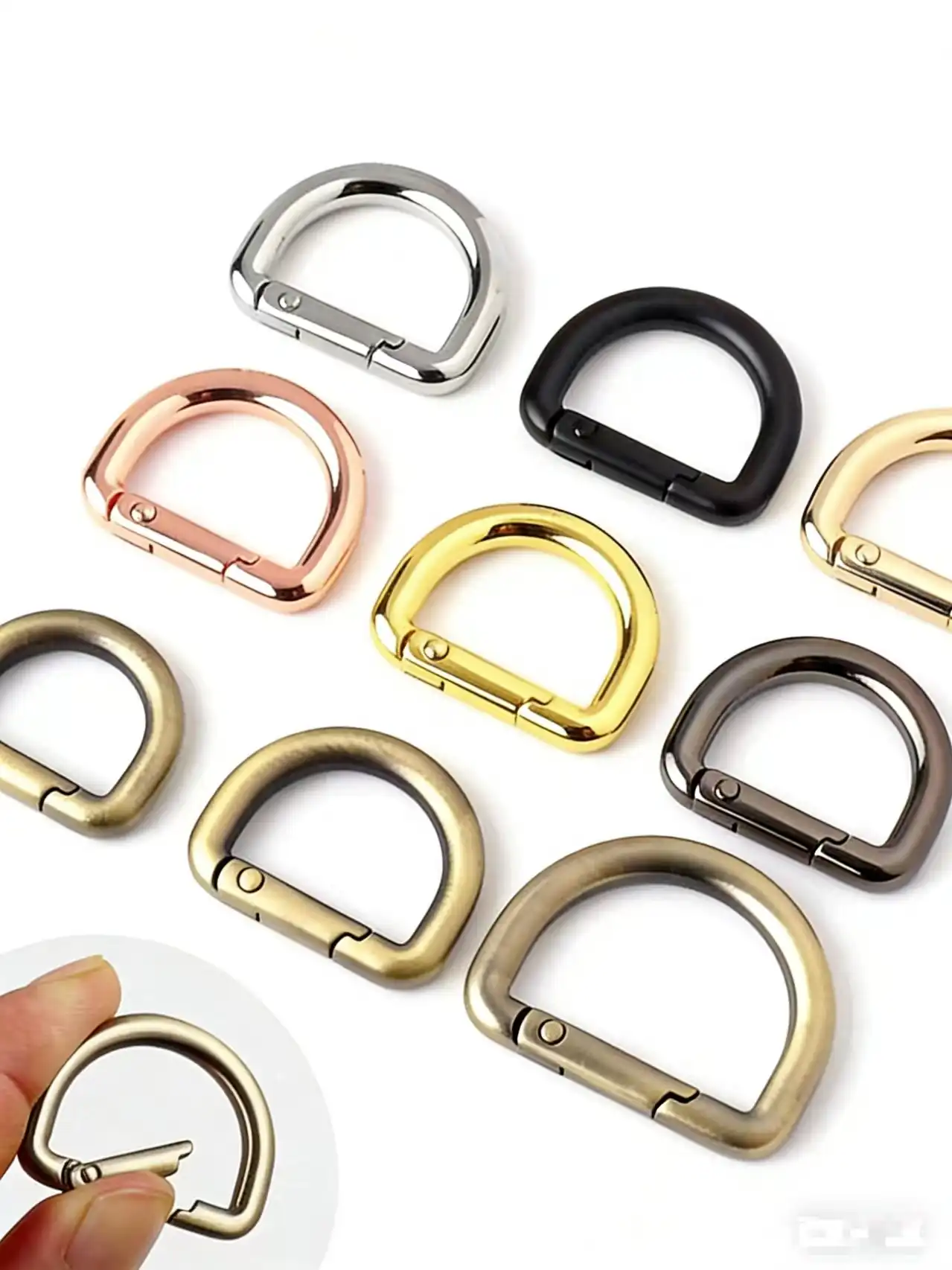 D-shaped carabiner hook