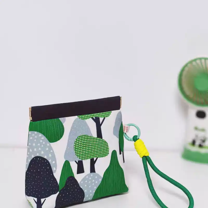 metal internal flex frame purse