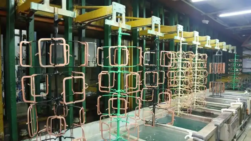 ectangular metal wallet frame