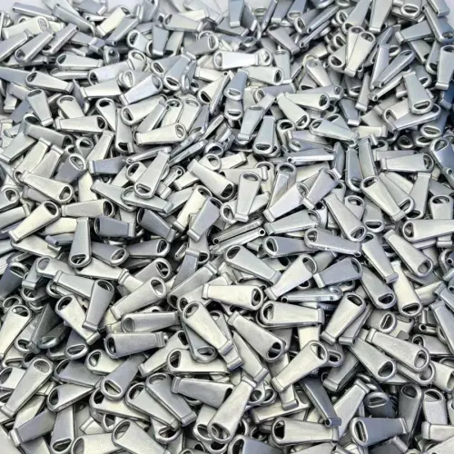 Metal zipper pullers