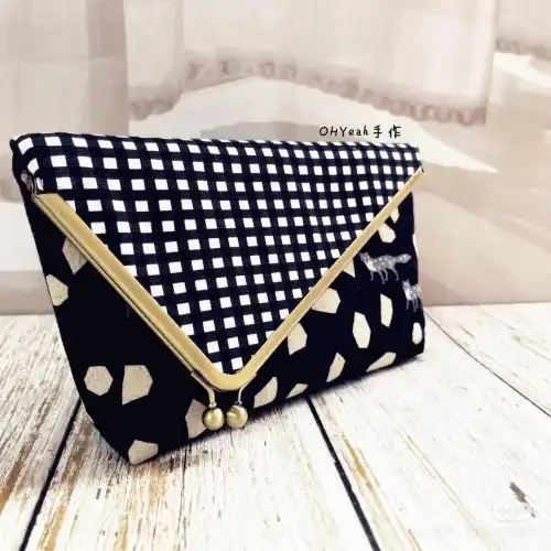 Triangle purse frames 