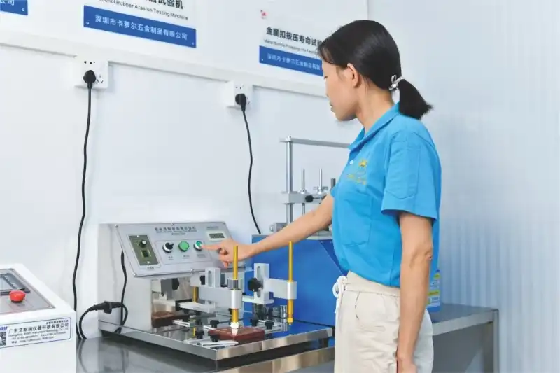 Heavy-duty accessories hook buckle