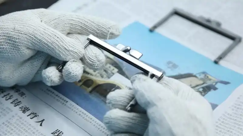 Metal frames for handbags