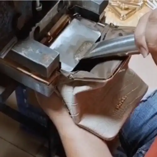 kiss lock metal frame