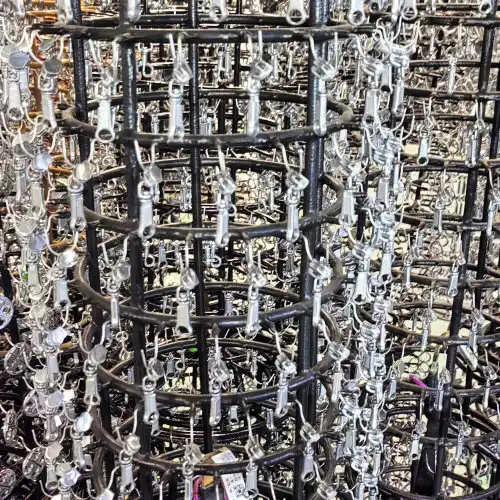 Metal zipper pullers