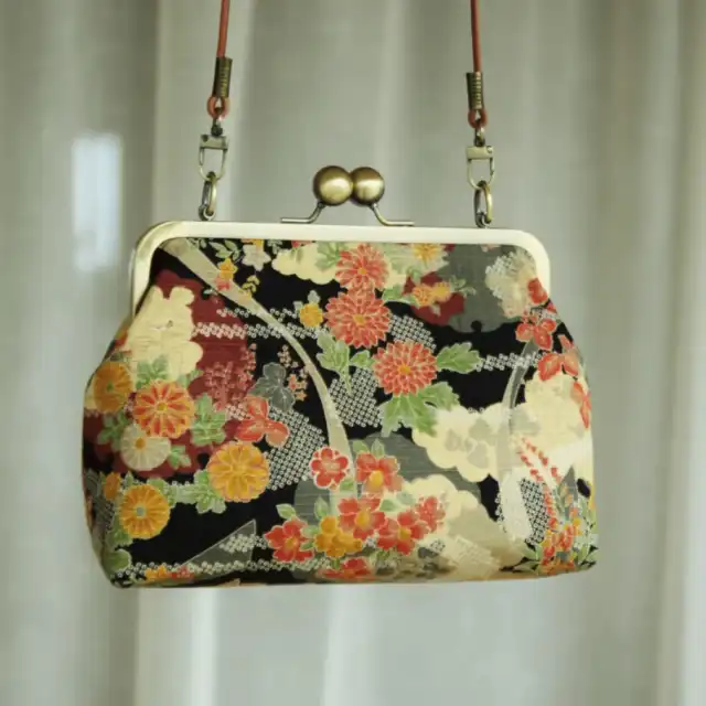 Versatile Design Possibilities Metal frame coin purse hardware adapts to numerous bag styles and sizes. From petite coin purses to spacious tote bags, the modular nature of metal frame systems accommodates diverse creative visions. The 20cm x 6.5cm dimensions of Carol's kisslock frames work particularly well for medium-sized accessories.  Crafters can experiment with different fabrics and textures while maintaining structural integrity. Leather, canvas, silk, and even delicate fabrics pair beautifully with sturdy metal frame for leather bag applications. The frame bears the mechanical stress, allowing decorative materials to focus purely on aesthetic contributions.  Pattern variations become possible when working with reliable handbag frame hardware. Curved designs, angular geometries, and asymmetrical shapes all benefit from the stability that metal frames provide. This versatility encourages creative experimentation without sacrificing functionality.