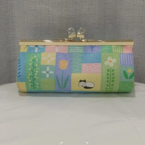 Clutch bag metal frame