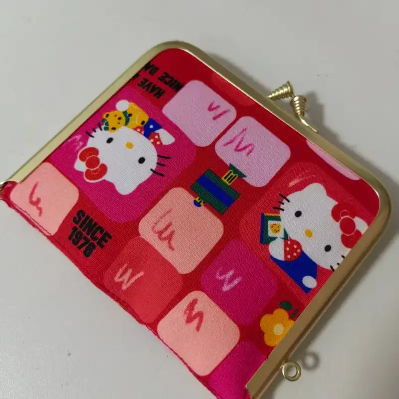a coin purse a coin purse