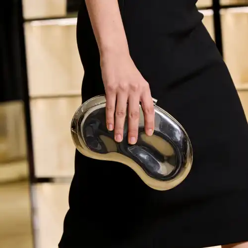 Walnut-shaped clutch frames