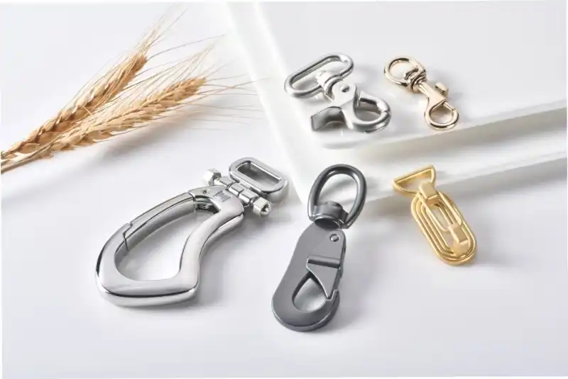 What size is the 22mm inner width metal dog hook?