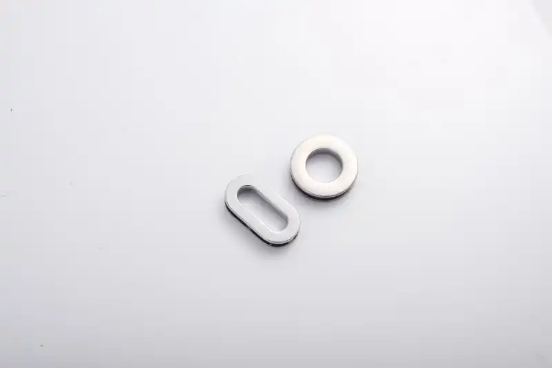 Round Eyelets vs Oval Eyelets: Which to Choose?