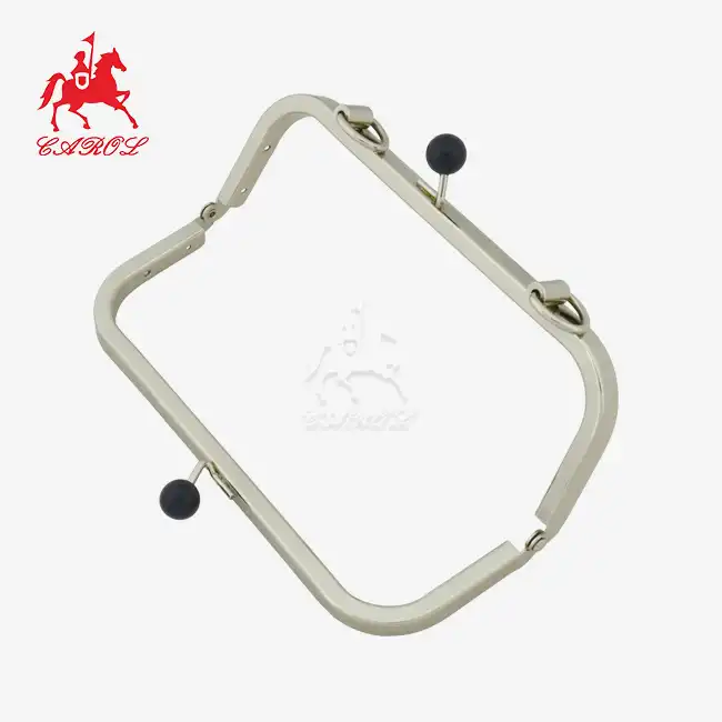 Handbag:Kiss Lock Metal Frame VS Zipper