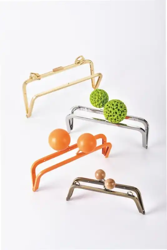 What finish is available for square purse frames?