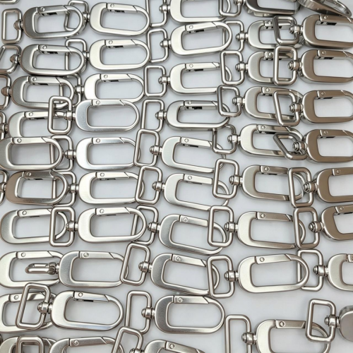 What are the dimensions of a 13mm dog leash hook?