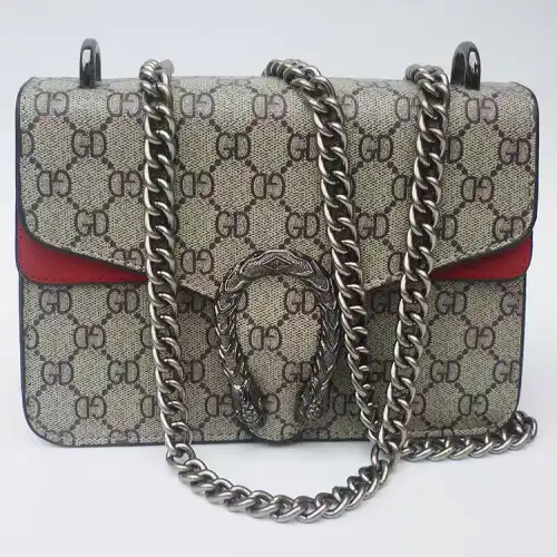 Como reparar a cadea dunha bolsa?