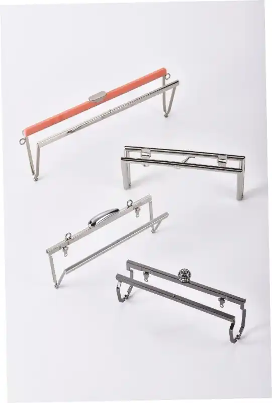 Comparison of Load-Bearing Capacity of Metal Clasp Frames with Different Base Materials